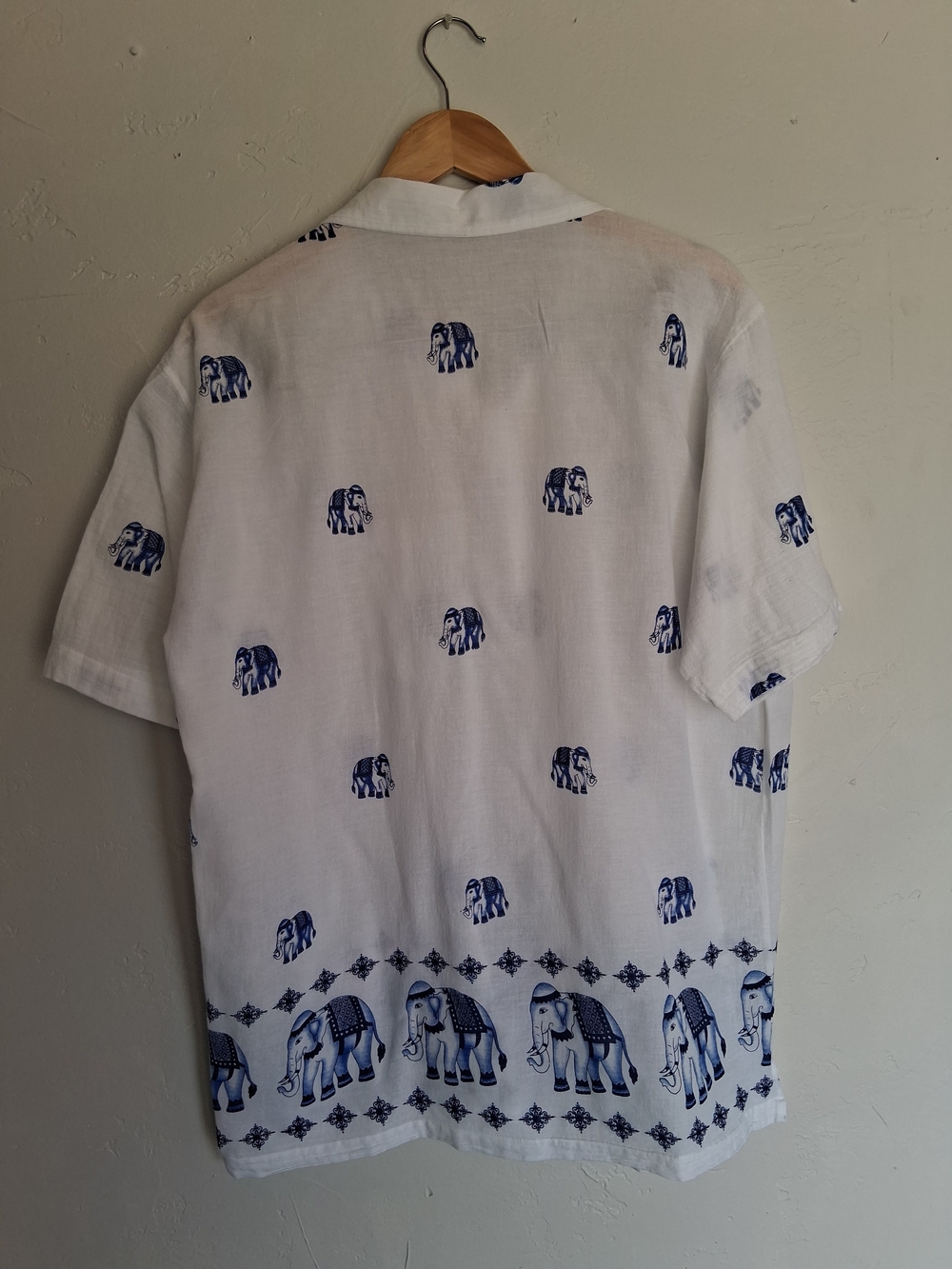 Blue Elephant Print Button Up Shirt XXL Boho Beach Resort Lightweight / Gauzy - Picture 8 of 8